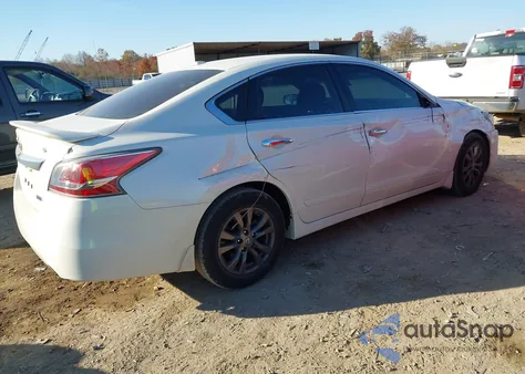 2015 Nissan Altima 2.5 S из США, поврежденный, VIN 1N4AL3AP3FC492786